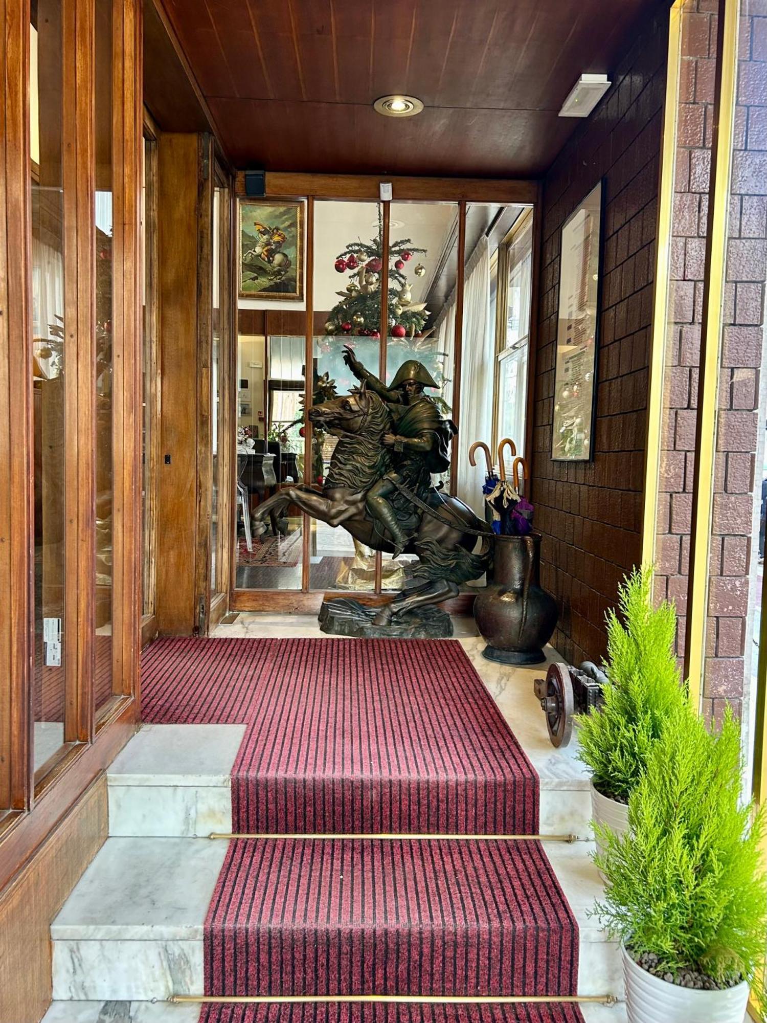 Napoleon Hotel 3*